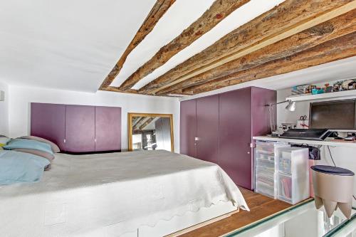 Beau studio-loft au coeur du Marais