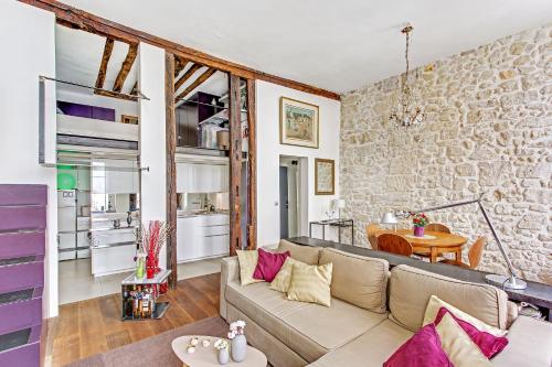 Beau studio-loft au coeur du Marais