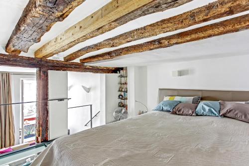 Beau studio-loft au coeur du Marais