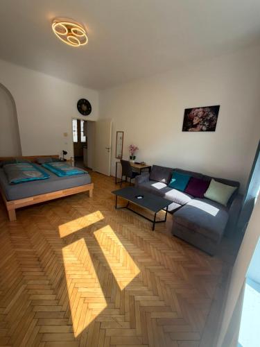 Cozy Apartments in Central Location with Free Parking
