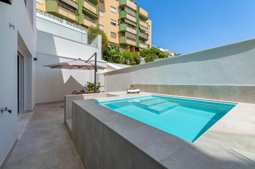 797 HOLIDAY RENTALS-Moderno apartamento con piscina privada