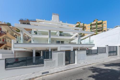 797 HOLIDAY RENTALS-Moderno apartamento con piscina privada
