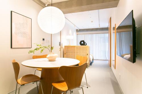 M/W HOTEL