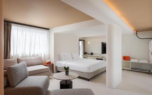 Noctilia Athens