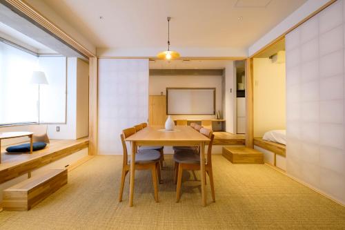M/W HOTEL