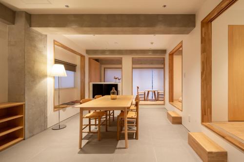 M/W HOTEL