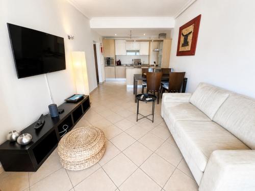 Casa Sol WIFI, AC, Pool, Near Praia da Rocha Beach