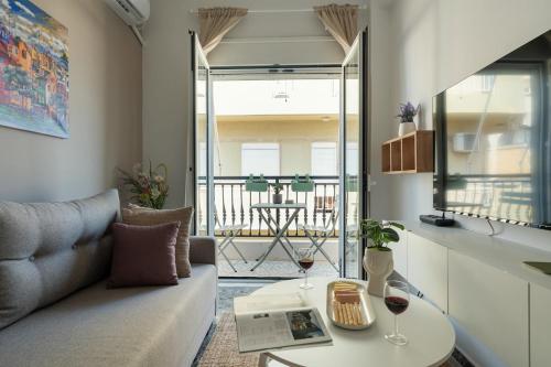 3BR Old Town Retreat - 2min Walk to Sea