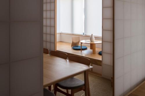 M/W HOTEL
