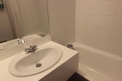 Résidence Reine Blanche - 2 PIECES 4 PERSONNES AVEC CHAMBRE AVEC BALCON SUD OUEST MAE-7621