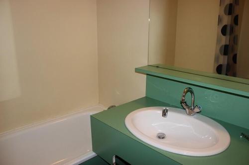 Résidence Roche Blanche - STUDIO POUR 2 PERSONNES AVEC BALCON EXPOSE SUD OUEST EN CENTRE STATION MAE-7811