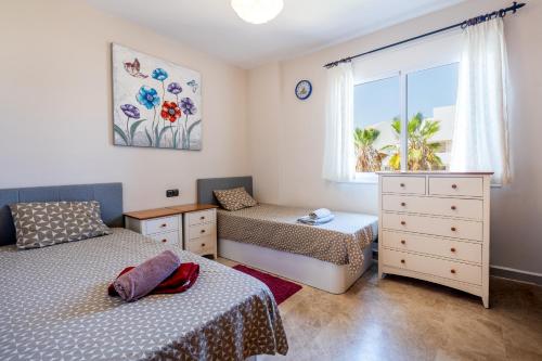 Los Cristianos 2 bedroom quiet complex 200 meters from the ocean