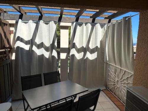 Studio-terrasse avec vue mer-Clim-parking-Draps inclus