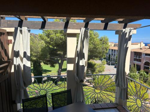 Studio-terrasse avec vue mer-Clim-parking-Draps inclus