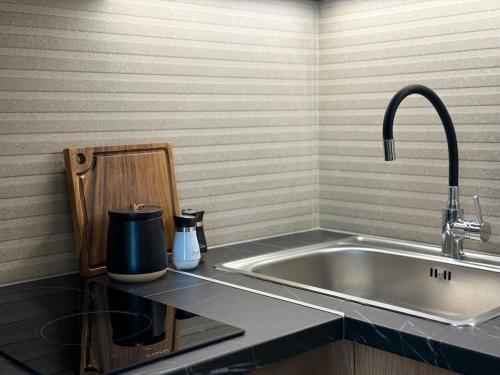 Chic Studio Apartment next to Agiou Georgiou square
