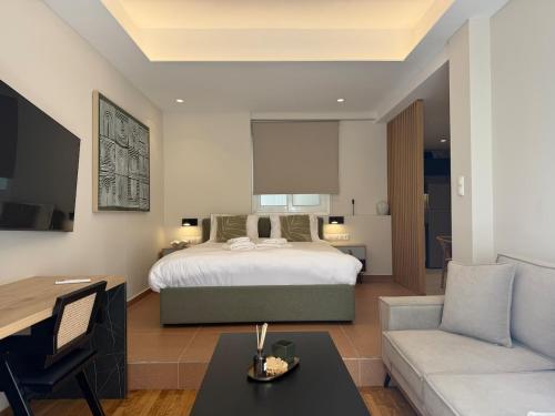 Chic Stay next to Agiou Georgiou square