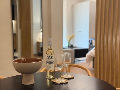 Chic Stay next to Agiou Georgiou square