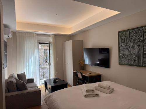 Chic Stay next to Agiou Georgiou square