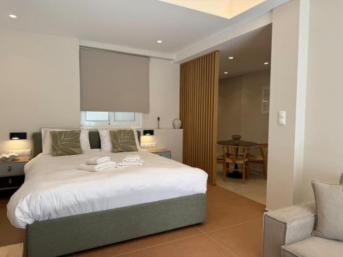 Chic Stay next to Agiou Georgiou square