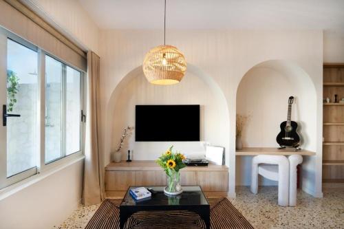 Bright & Earthy Apartment, Heart of Psirri