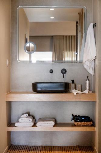 Bright & Earthy Apartment, Heart of Psirri