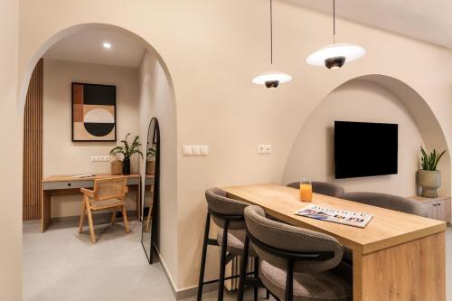 Acropolis Apartment 2BR 2BATH