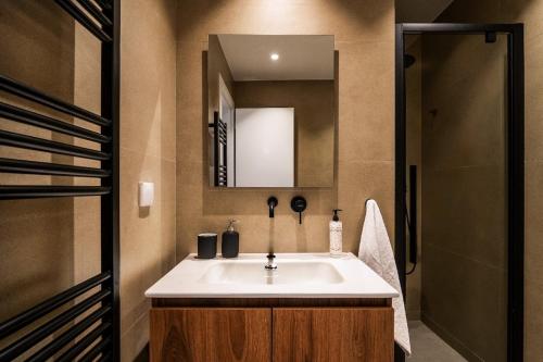 Modern & Spacious 3BR and 3 Baths Apartment