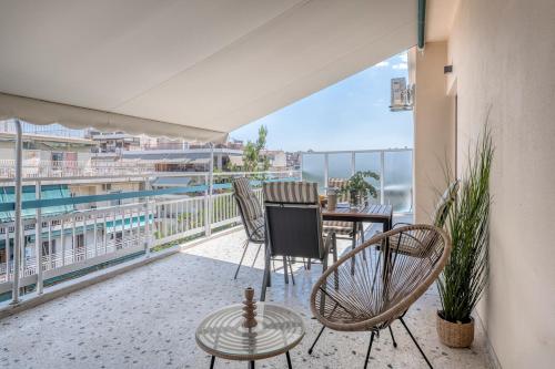 Bright Apartment with Spacious Balcony in Pagkrati