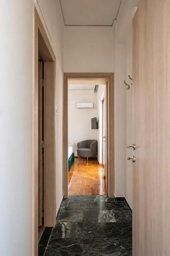 Bright Apartment with Spacious Balcony in Pagkrati