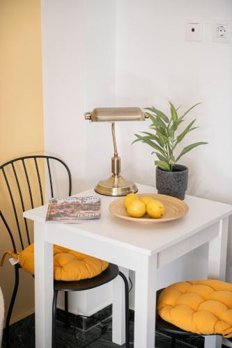 Bright Apartment with Spacious Balcony in Pagkrati