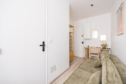 Porte Dauphine - Studio Apartment