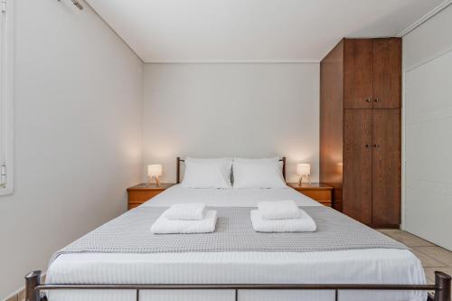 Elliniko Nest a Cozy House for Up to 4 Guests