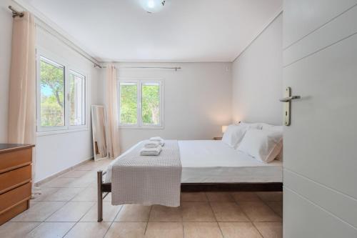 Elliniko Nest a Cozy House for Up to 4 Guests