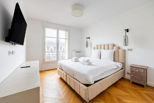 Avenue Montaigne - Champs Elysées - Unobstructed view