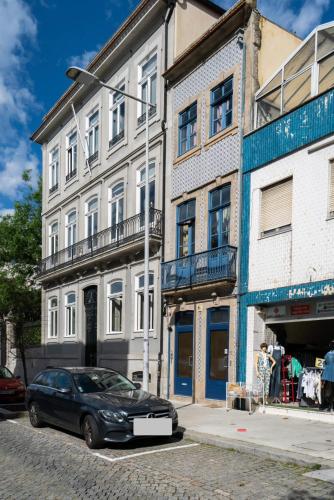 Charming Stone Wall Apt with Metro AC in Central Porto