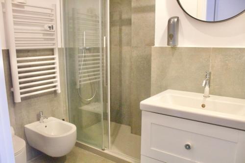 Lovely 1-Bed Nest Steps to Romolo M2