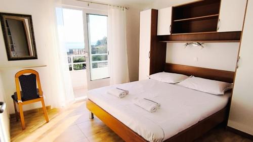Apartments by the sea Podgora, Makarska - 2714