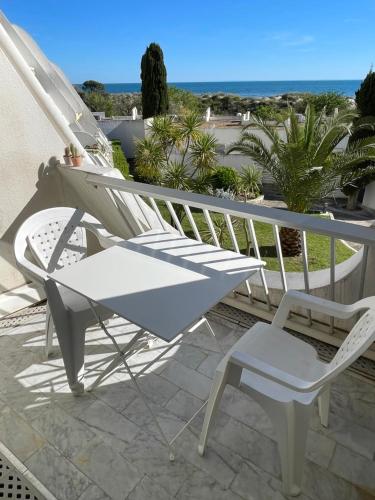 Studio en première ligne avec vue mer