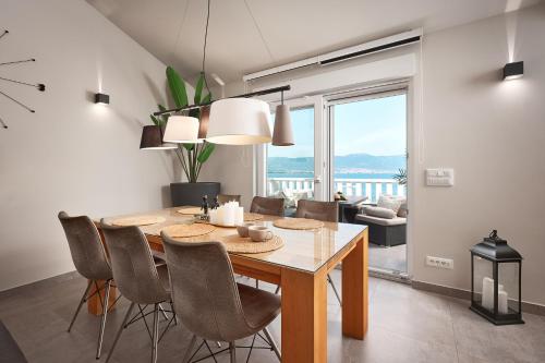 Apartments by the sea Slatine, Ciovo - 27947