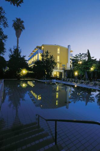 a large swimming pool in front of a building at Hotel San Giovanni Terme in Ischia