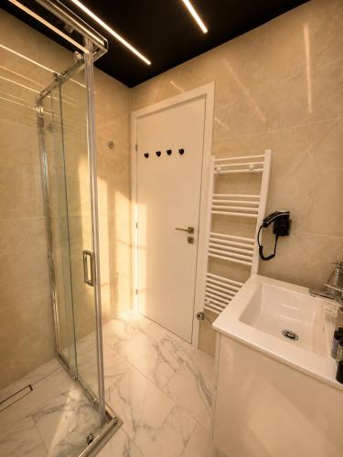 Marble Crown Deluxe Suite