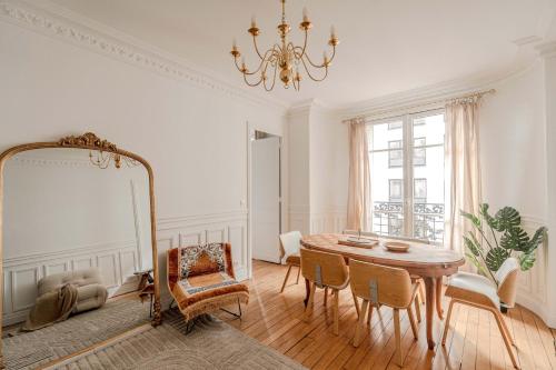 Apartment 2 bedroom with lift Paris 8 Saint-Lazare