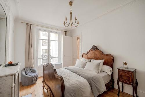 Apartment 2 bedroom with lift Paris 8 Saint-Lazare
