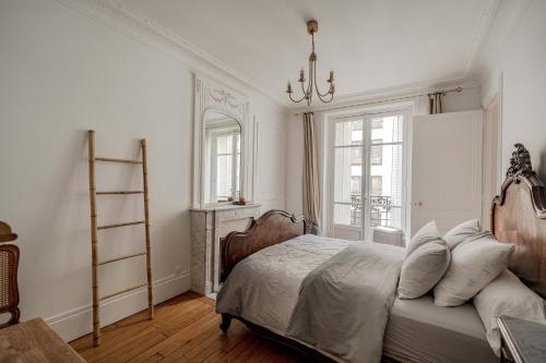 Apartment 2 bedroom with lift Paris 8 Saint-Lazare