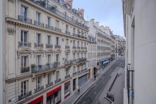 Apartment 2 bedroom with lift Paris 8 Saint-Lazare