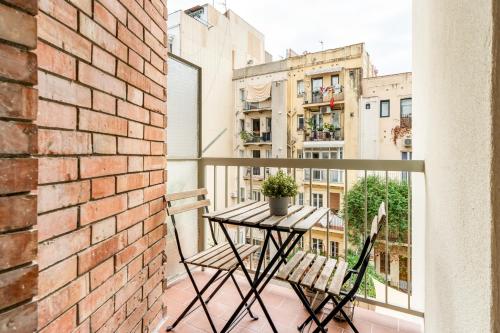 Poble Sec Flat 2 Balconies AC 4 Guests