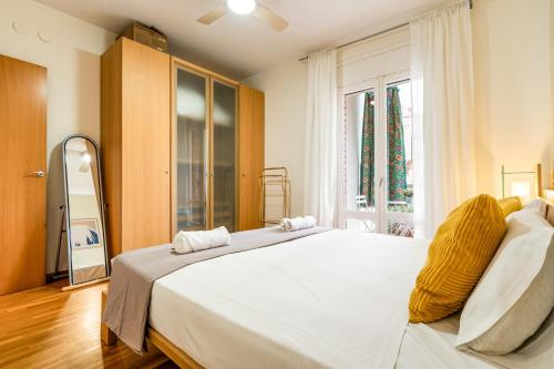 Poble Sec Flat 2 Balconies AC 4 Guests