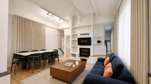 2 Bedroom Spacious Apartment Near Père Lachaise