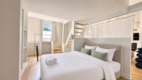 2 Bedroom Spacious Apartment Near Père Lachaise