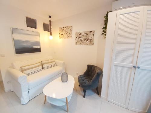 T3 air-conditioned , quiet garden, parking